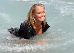 Lara Bingle, Blondynka, Woda