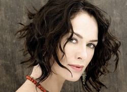 Lena Headey, Spojrzenie, Korale