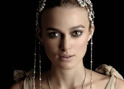 Keira Knightley, Koraliki, Wisiorek