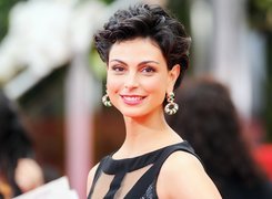 Uśmiechnięta, Morena Baccarin, Twarz, Kolczyki