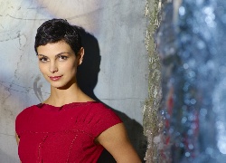 Morena Baccarin, Czerwona, Sukienka