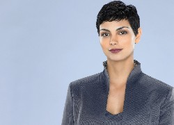 Urokliwa, Morena Baccarin, Żakiet, Prążki