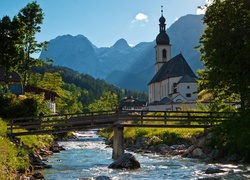 Rzeka, Mostek, Drzewa, Budynki, Góry