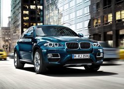 Bmw X6, Budynki, Droga