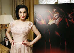 Dita Von Teese, Sukienka, Biżuteria, Makijaż