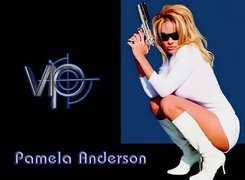 Pamela Anderson, VIP, Pistolet