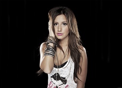 Ashley Tisdale, Makijaż, Biżuteria