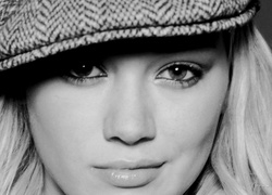 Hilary Duff, Buzia
