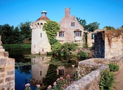 Staw, Dworek, Scotney Castle, Zieleń, Chmury, Hrabstwo Kent, Anglia