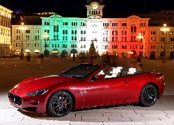 Czerwone, Maserati, Budynki