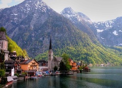 Austria, Góry Alpy Salzburskie, Miasteczko Hallstatt, Jezioro Hallstättersee, Kościół, Domy