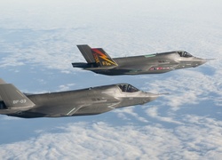 Dwa, Myśliwce F-35, Niebo