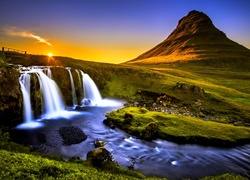 Islandia, Góra Kirkjufell, Wodospad Kirkjufellsfoss, Rzeka, Kamienie, Zachód słońca , Góry