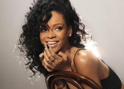 Rihanna, Dłonie