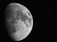 Księżyc, Kosmos