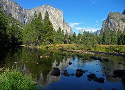 Stany Zjednoczone, Stan Kalifornia, Park Narodowy Yosemite, Rzeka, Góry, Drzewa