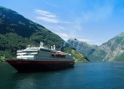 Góry, Statek Kong Harald, Fiord Geiranger, Norwegia