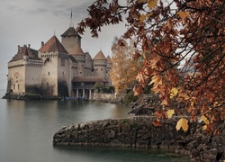 Zamek, Jezioro, Jesień
