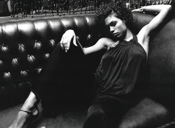 Rosario Dawson, Skórzana, Sofa