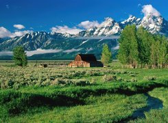 Stany Zjednoczone, Stan Wyoming,  Park Narodowy Grand Teton, Góry Teton Range, Drewniany, Budynek, Drzewa, Strumyk