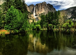 Stany Zjednoczone, Stan Kalifornia, Park Narodowy Yosemite, Wodospad, Góry, Jezioro