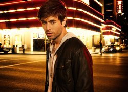 Enrique Iglesias, Wieczór, Ulica