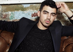 Joe Jonas, Marynarka, Kanapa