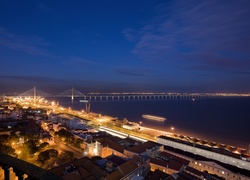 Most, Rzeka, Miasto