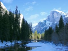 Stany Zjednoczone, Stan Kalifornia, Park Narodowy Yosemite, Rzeka, Zalesione, Brzegi, Góry, Zima