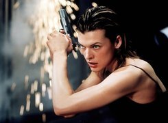 Milla Jovovich, Pistolet