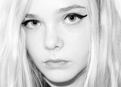 Elle Fanning, Oczy