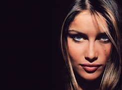 Laetitia Casta, Niebieskie Oczy