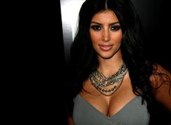 Kim Kardashian, Kobieta, usta , łańcuszek