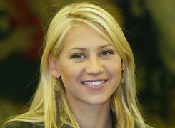 Anna Kournikova, Kobieta,kolczyki