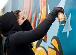 Dziewczyna, Graffiti, Spray