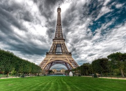 Wieża Eiffla, Chmury, Paryż, Francja
