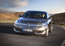 Opel Insignia, 2013, Facelifting, Przód, Droga