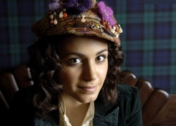 Katie Melua, Brunetka, Czapka