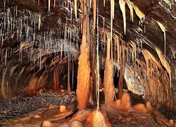 Jaskinia, Stalaktyty, Stalagmity