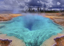 Stany Zjednoczone, Park Narodowy Yellowstone, Gorące źródło