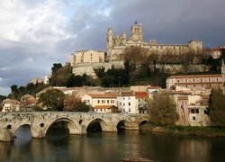 Katedra, Saint Nazaire, Roussillon, Francja