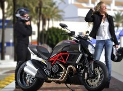 Blondynka, Motor, Ducati