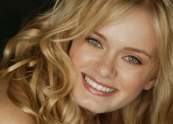 Sara Paxton, Blondynka, Uśmiech