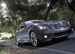 Infiniti M37