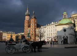 Kraków, Rynek, Kościół Mariacki, Dorożka, Polska