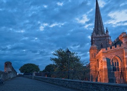 Kościół anglikański Saint Columb, Hrabstwo Londonderry, Irlandia Północna, Wielka Brytania, Droga