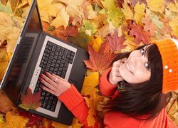 Jesień, Liście, Kobieta, Laptop