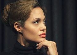 Angelina Jolie, Upięte, Włosy