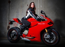 Piękna, Brunetka, Ducati, Paginale