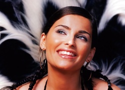 Uśmiechnięta, Nelly Furtado, Kolczyki